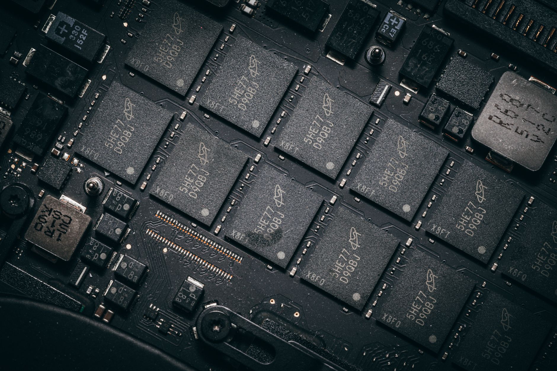 台積電創紀錄 Q2 財報後：NVIDIA 財報週、美債壓力與台股的雙重考驗